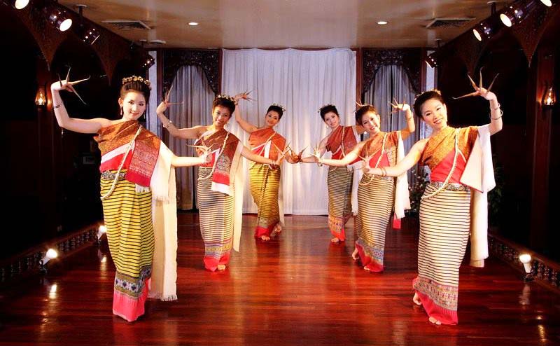 khantoke-dinner-old-chiangmai-cultural-center-3